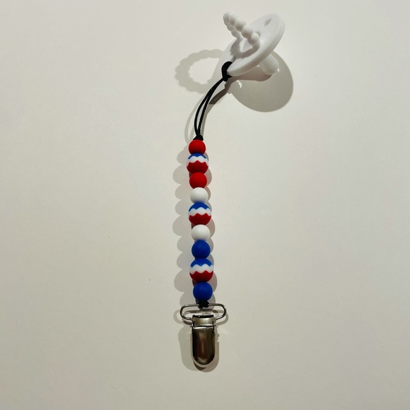 Silicone Pacifier Clip - Picture 1 of 2